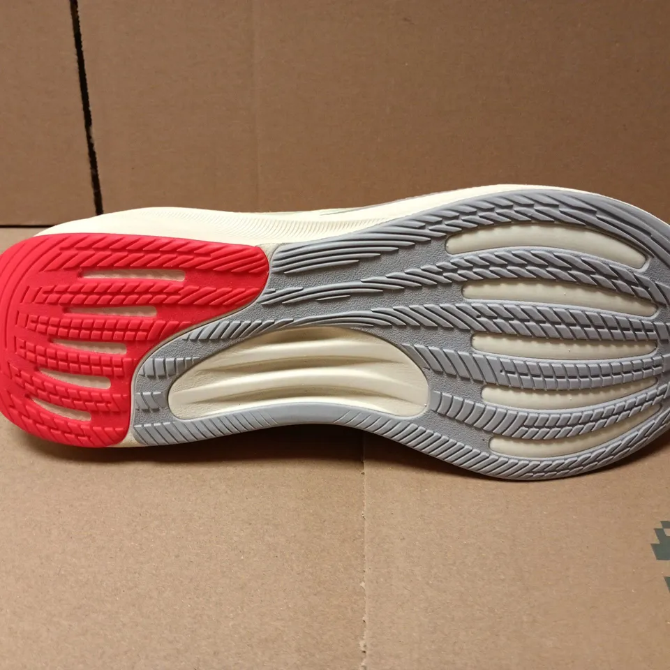 UNBOXED PAIR OF ADIDAS SUPERNOVA STRIPE M TRAINERS IN GREEN/CREAM - UK 7