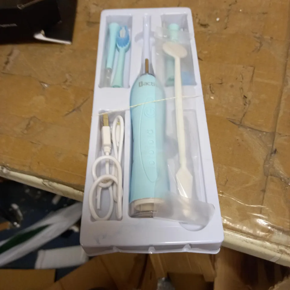 SONIC TOOTHBRUSH + CLEANER SET