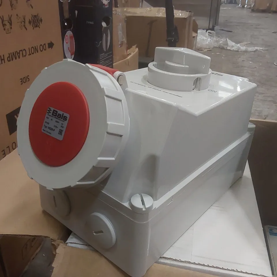 BOXED BALS WALL MOUNTING SOCKET OUTLET