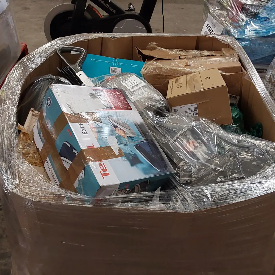 PALLET OF APPROXIMATELY 17 UNPROCESSED RAW RETURN HOUSEHOLD AND ELECTRICAL GOODS TO INCLUDE;