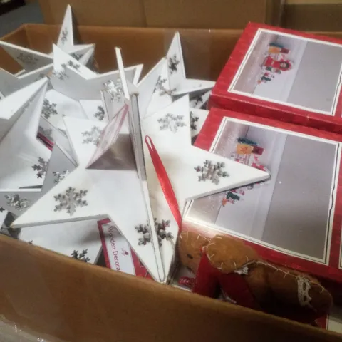 PALLET CONTAINING ASSORTED CHRISTMAS PRODUCTS & DECORATIONS INCLUDING ELF DOOR KIT, GARLANDS, FABRIC POINSETTIA & WOODEN STARS