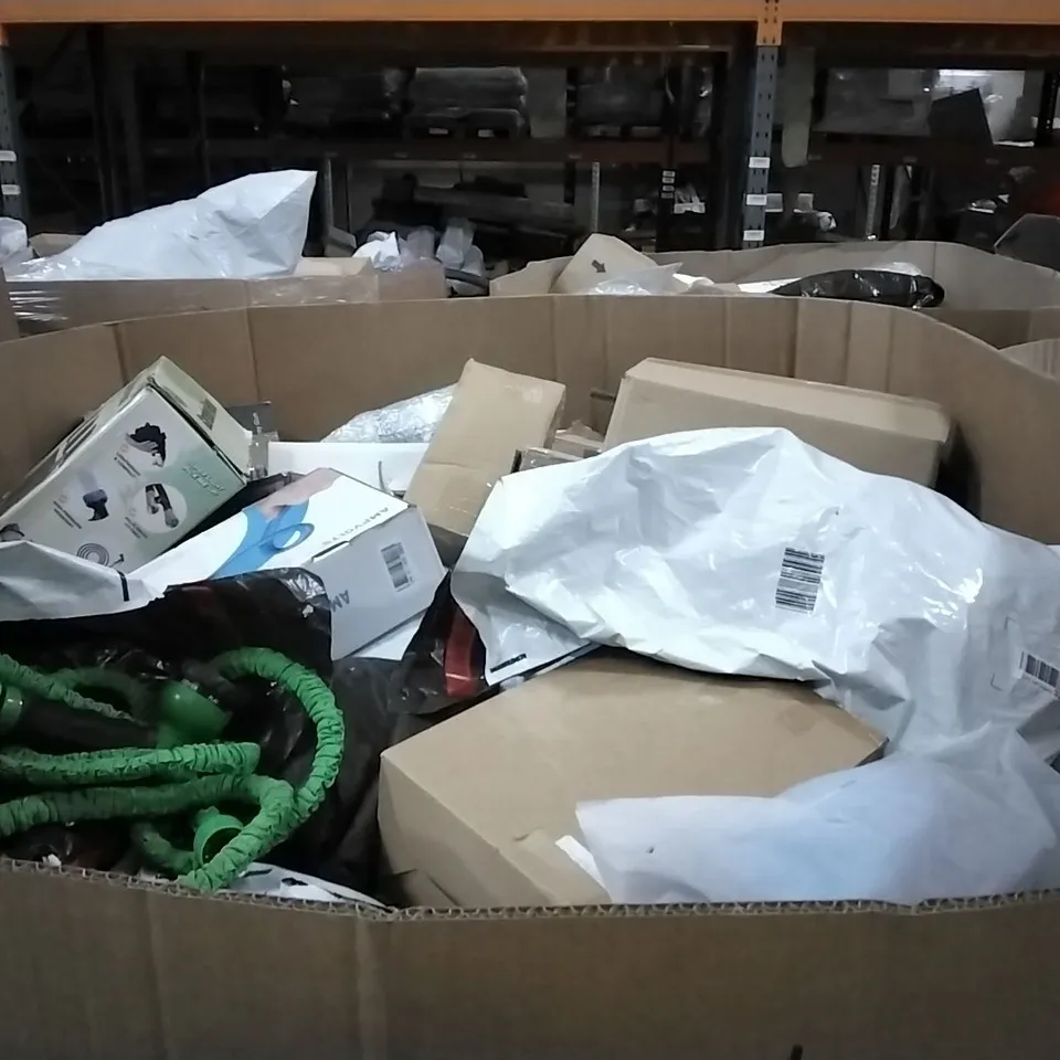 PALLET CONTAINING ASSORTED HOSES 