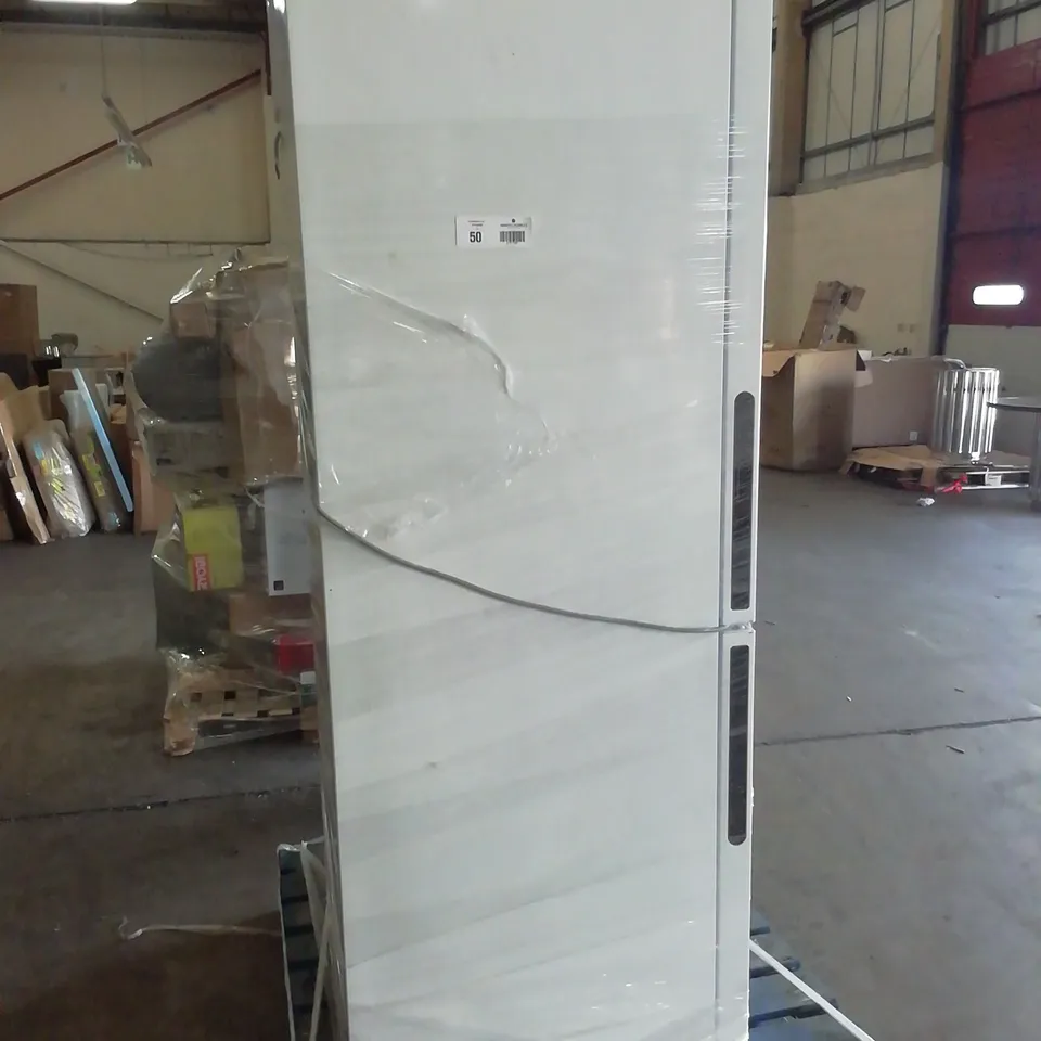 HOOVER FREESTANDING FRIDGE FREEZER WHITE AND RUSSELL HOBBS 66 LITRE TABLE TOP MINI FRIDGE BLACK