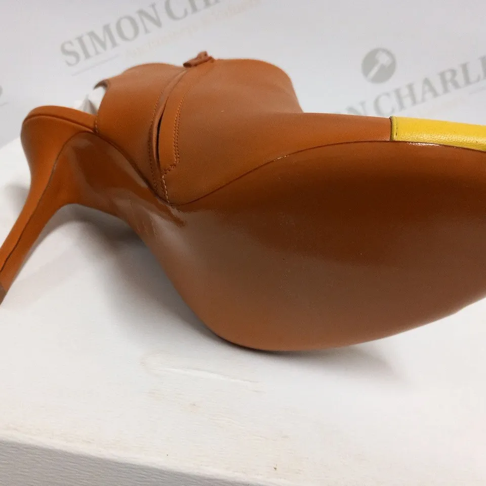 BOXED PAIR OF BALENCIAGA RENARD/MIMOSA LEATHER SANDALS SIZE 38