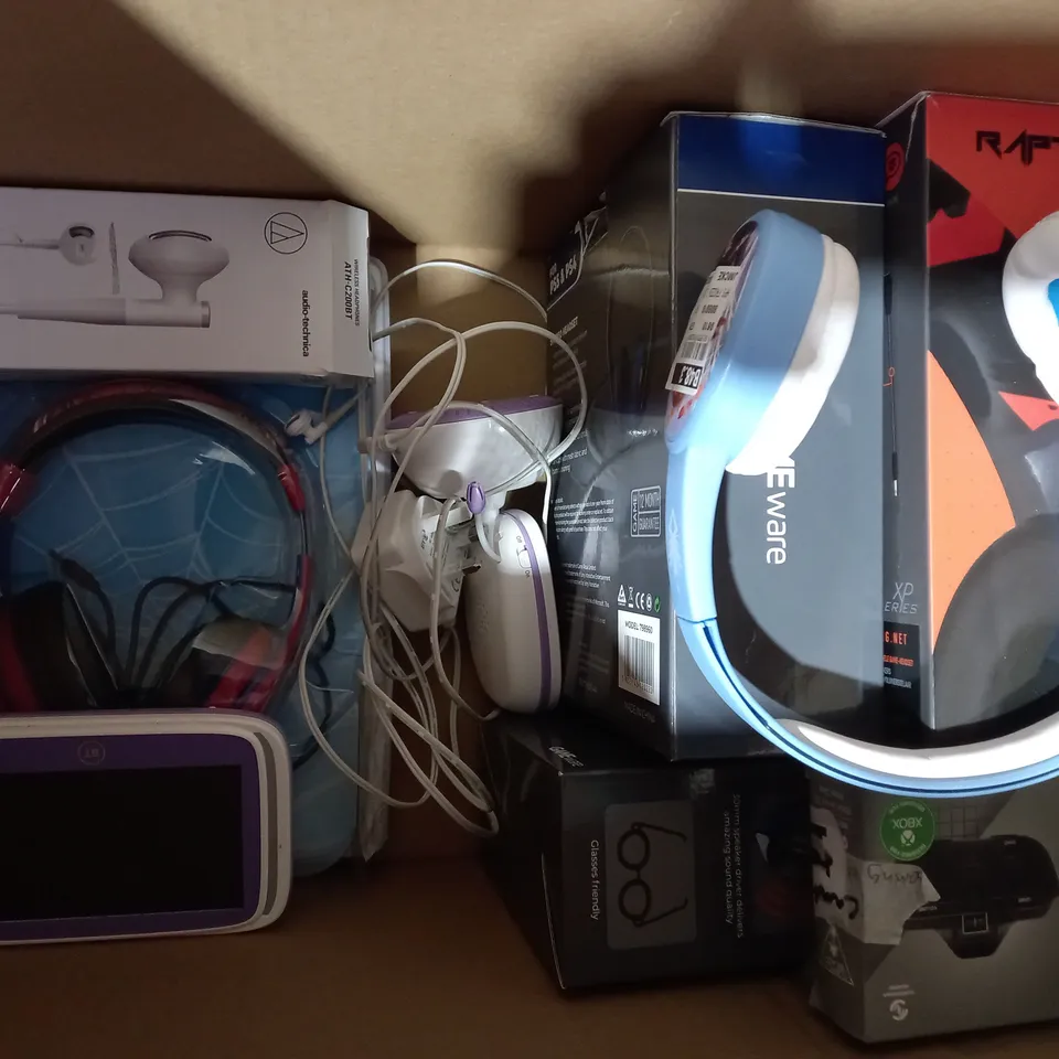 BOX OF APPROXIMATELY 10 ASSORTED HOUSEHOLD ITEMS TO INCLUDE DESIGNER KEYBOARD, GAMEWARE GAMING HEADSET, PORTABLE BLUETOOTH SPEAKER IN PINK, ETC