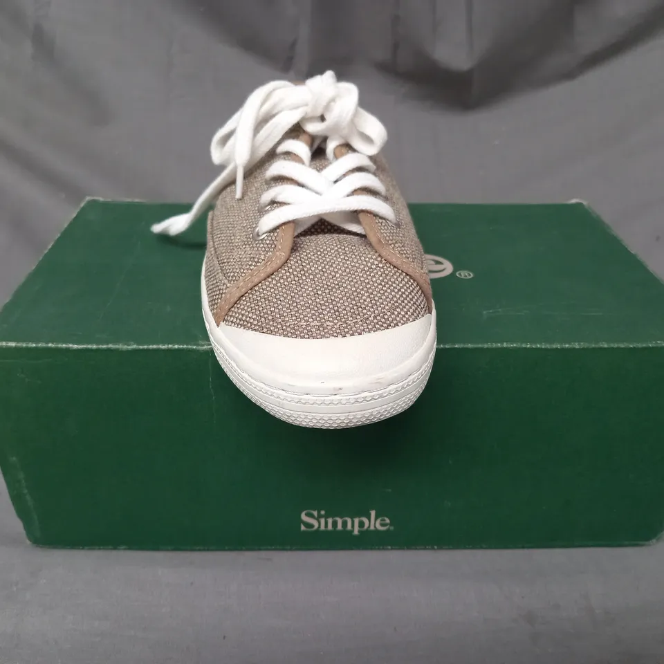 BOXED PAIR OF SIMPLE SATIRE CANVAS SNEAKERS IN BEIGE SIZE 4