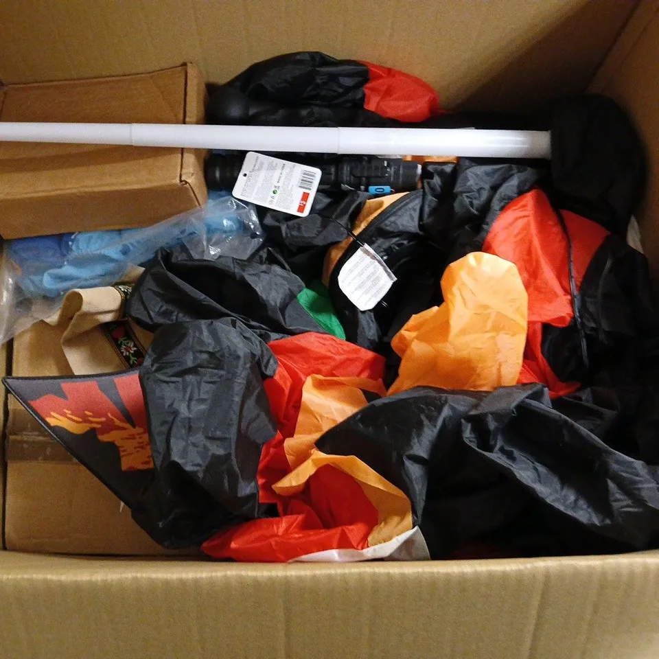LOT OF APPROXIMATELY 25 ASSORTED TOYS AND GAMES TO INCLUDE DINO PUZZLE, BUBBLE GUN AND 3D PEN