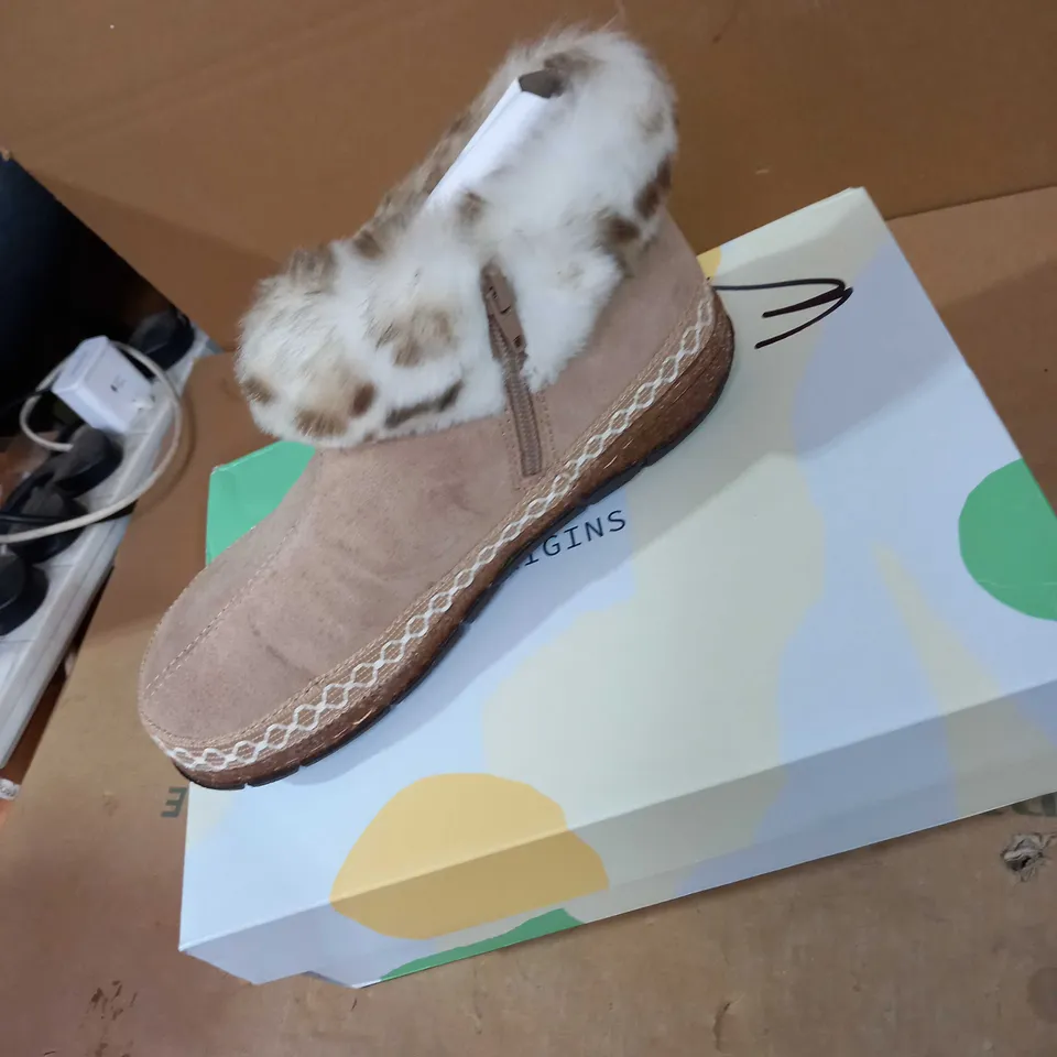 EARTH ORIGINS LIGHT BROWN BOOTS SIZE 4 