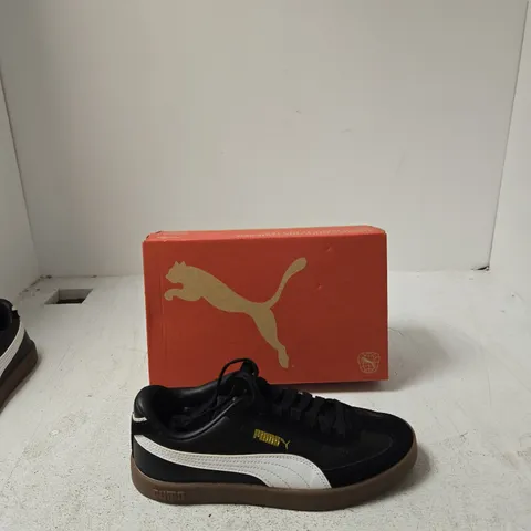 PUMA TRAINERS – BLACK WITH WHITE STRIPE, MEN'S SHOES (BOXED) - UK 5 