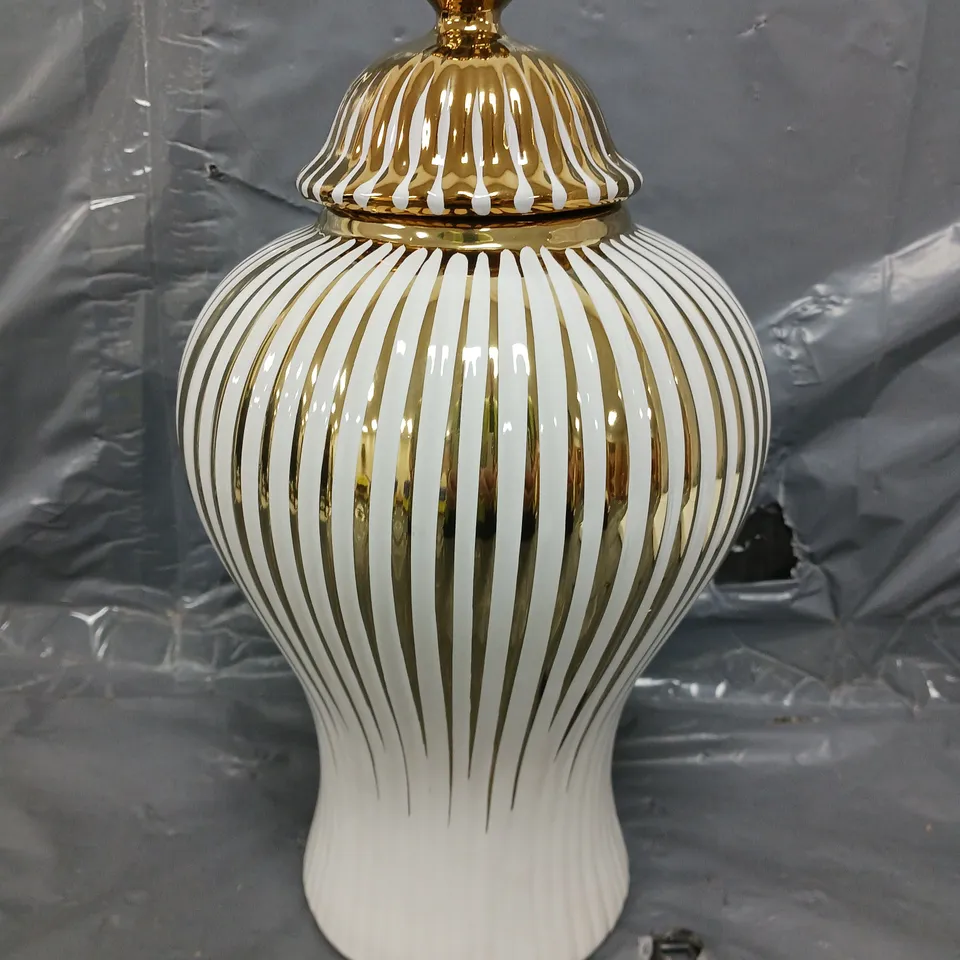 BOXED WHITE AND GOLD VASE 