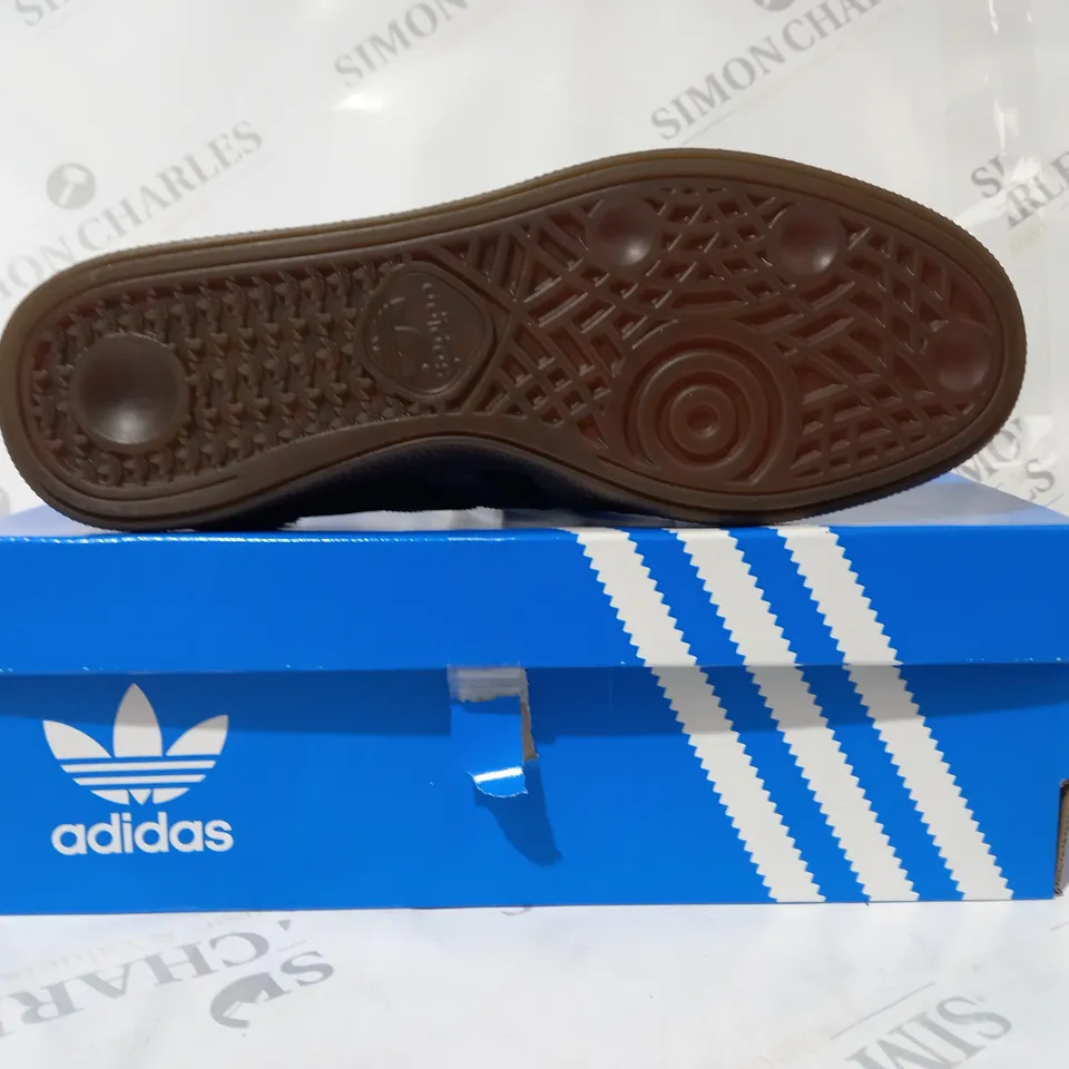 BOXED PAIR OF ADIDAS HANDBALL SPEZIAL SHOES IN BLACK/GREY UK SIZE 8