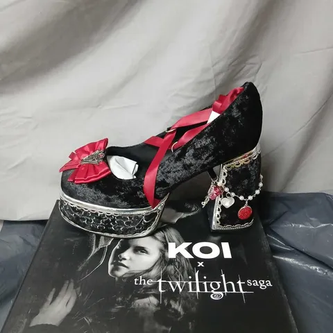 KOI X TWILIGHT SAGA THE COLD ONES MIDNIGHT VELVET ORNATE HEELS – UK 11