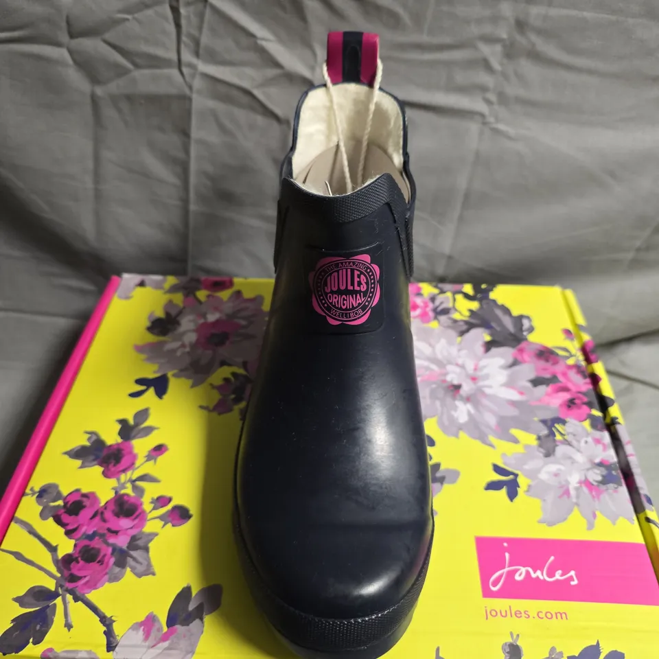 BOXED PAIR OF JOULES KIDS' NAVY WELLIES BOOTS – UK4 (EU37, US6) 