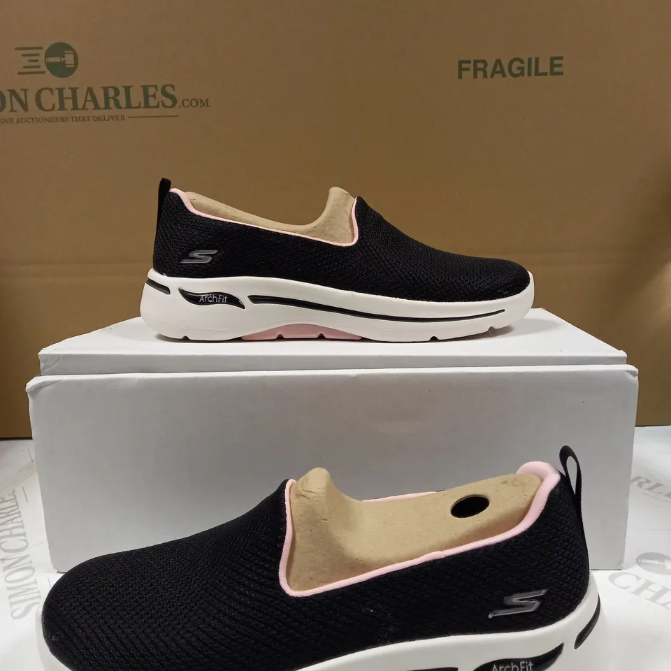 SKETCHERS GO WALK SLIP ON TRAINERS SIZE 4
