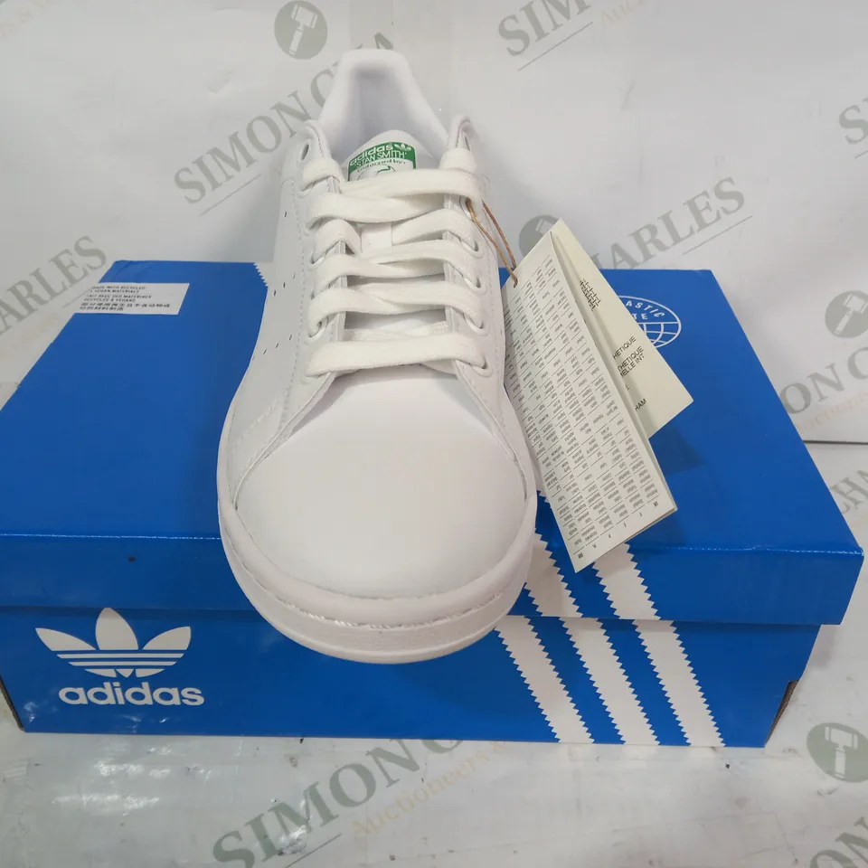 BOXED PAIR OF ADIDAS STAN SMITH SHOES IN WHITE/GREEN UK SIZE 6