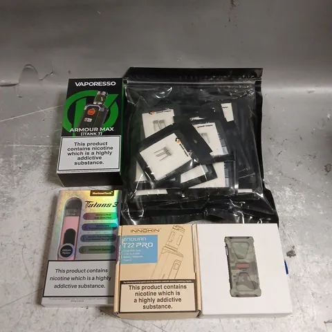 APPROXIMATELY 30 ASSORTED VAPES, E-CIGARETTES & ACCESSORIES TO INCLUDE VAPORESSO ARMOUR MAX, HORIZON TECH TALONS 3, INNOKIN ENDURA T22 PRO, ETC 