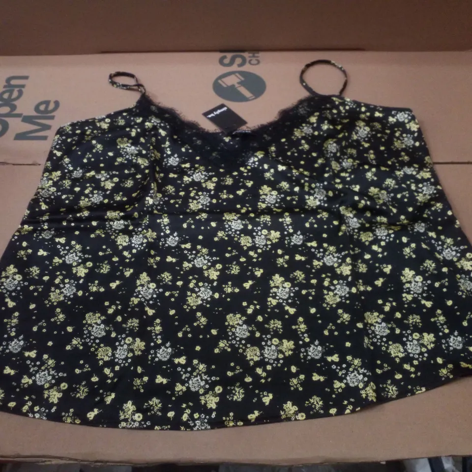 BOX CONTAINING APPROXIMATELY 17 BRAND NEW SIMPLY BE BLACK DITSY LACE SATIN CAMI - SIZE 18