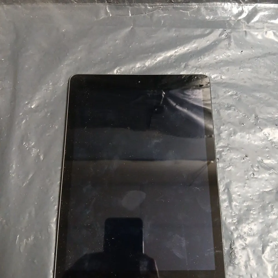 APPLE IPAD AIR 1ST GEN  TABLET – SILVER - MODEL A1474