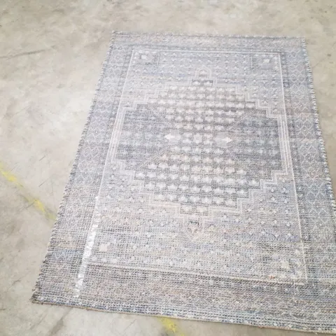 QUALITY DESIGNER AREA RUG    - APPROXIMATELY 173X120CM