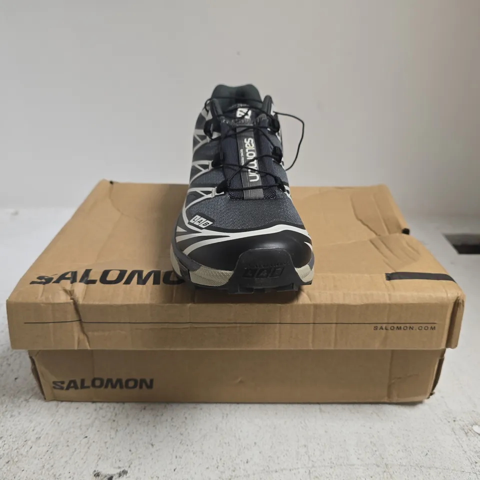 BOXED PAIR OF SALOMON XT-6 GTX TRAINERS IN DARK GREY SIZE UK 8
