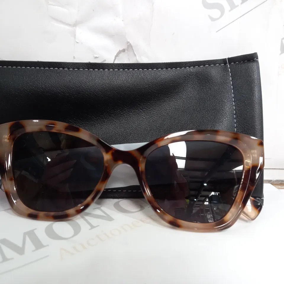 BOXED HUMMINGBIRD TORTOISE SHELL SUNGLASSES AND CLEANING CLOTH 