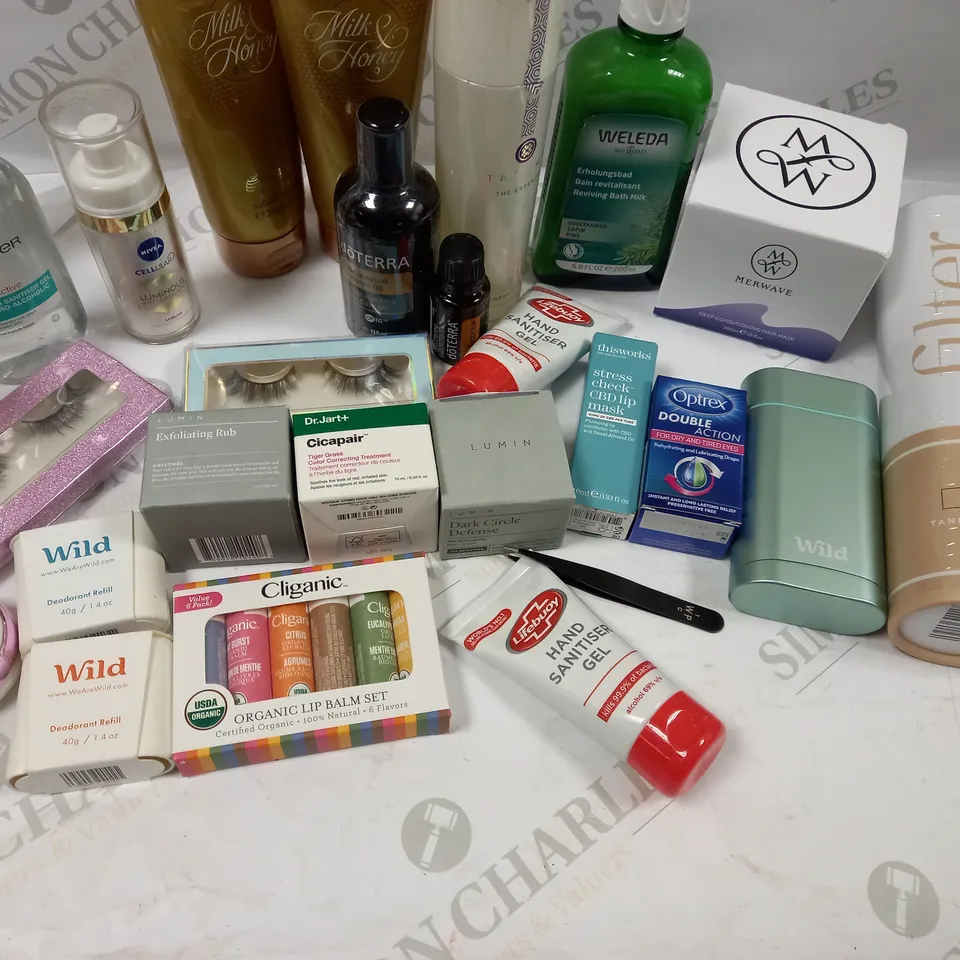 ASSORTED HEALTH AND BEAUTY ITEMS APPROX. 30 ITEMS 