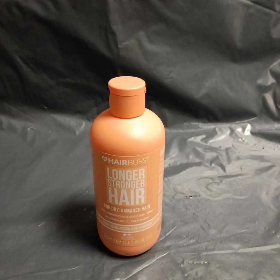 TOTE OF APPROXIMATELY 15 ASSORTED COSMETIC ITEMS TOO INCLUDE SHAMPOO, CONDITIONER AND DR SQUANCH SHAMPOO