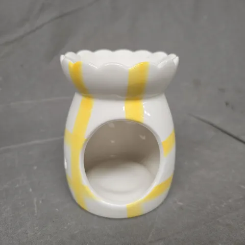 BOX OF APPROXIMATELY 20 YELLOW GINGHAM FLUTED OIL BURNERS - COLLECTION ONLY