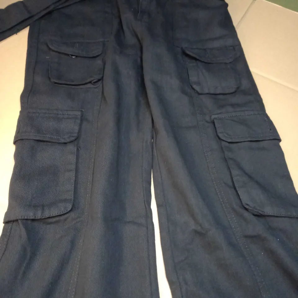 DESIGNER BLACK DENIM STYLE CARGO TROUSERS - LARGE
