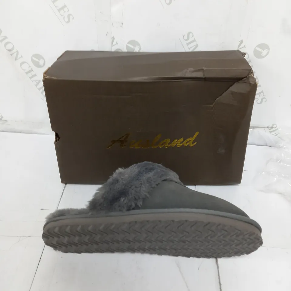 BOXED PAIR OF AUSLAND WOMENS LEATHER WARM SLIPPERS IN WINTAR UK 3/4