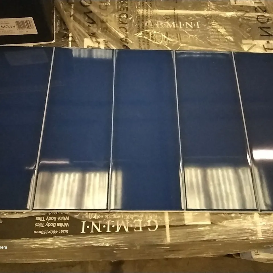 PALLET OF 60 PACKS OF 17 BRAND NEW GEM COLS ROYAL BLUE GLOSS TILES - EACH PACK COVERS APPROXIMATELY 1M² (TOTAL APPROX. 60M²)