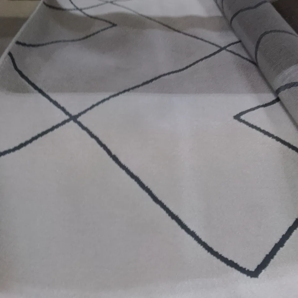LAILA MODERN SKANDI LOZENGE POWER RUG 160X230CM