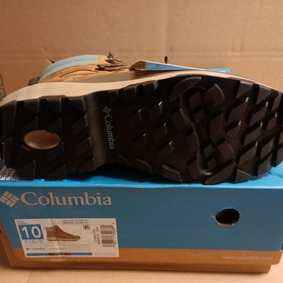 BOXED PAIR OF COLUMBIA NEWTON ALPINE HIKING BOOTS - UK SIZE 9