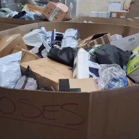 PALLET CONTAINING A LARGE QUANTITY OF HOSES