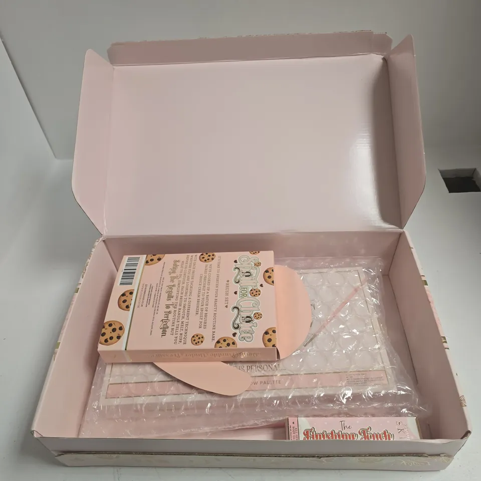 P LOUISE MAKE-UP MYSTERY BOX SET – PINK FLORAL