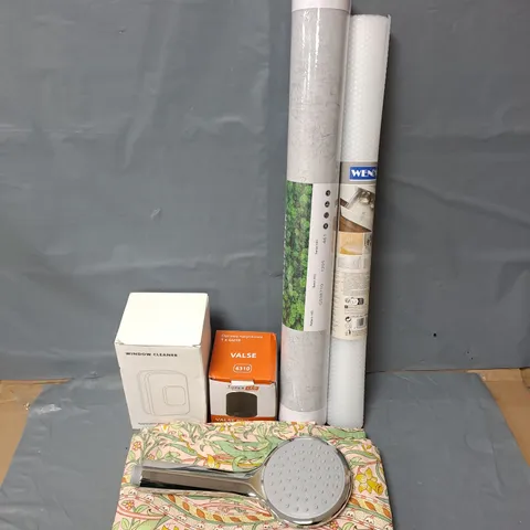 APPROXIMATELY 20 ASSORTED HOUSEHOLD ITEMS TO INCLUDE WALLPAPER, SHOWER HEAD, WINDOW CLEANER, ETC - COLLECTION ONLY