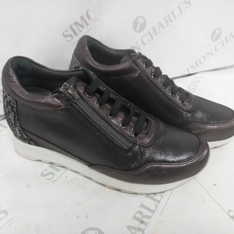 RUTH LANGFORD WEDGE TRAINER SIZE 4