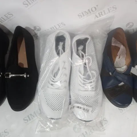 BOX OF APPROXIMATELY 10 ASSORTED PAIRS OF SHOES AND FOOTWEAR ITEMS IN VARIOUS STYLES AND SIZES TO INCLUDE HOTTER, TOPSHOP, ETC