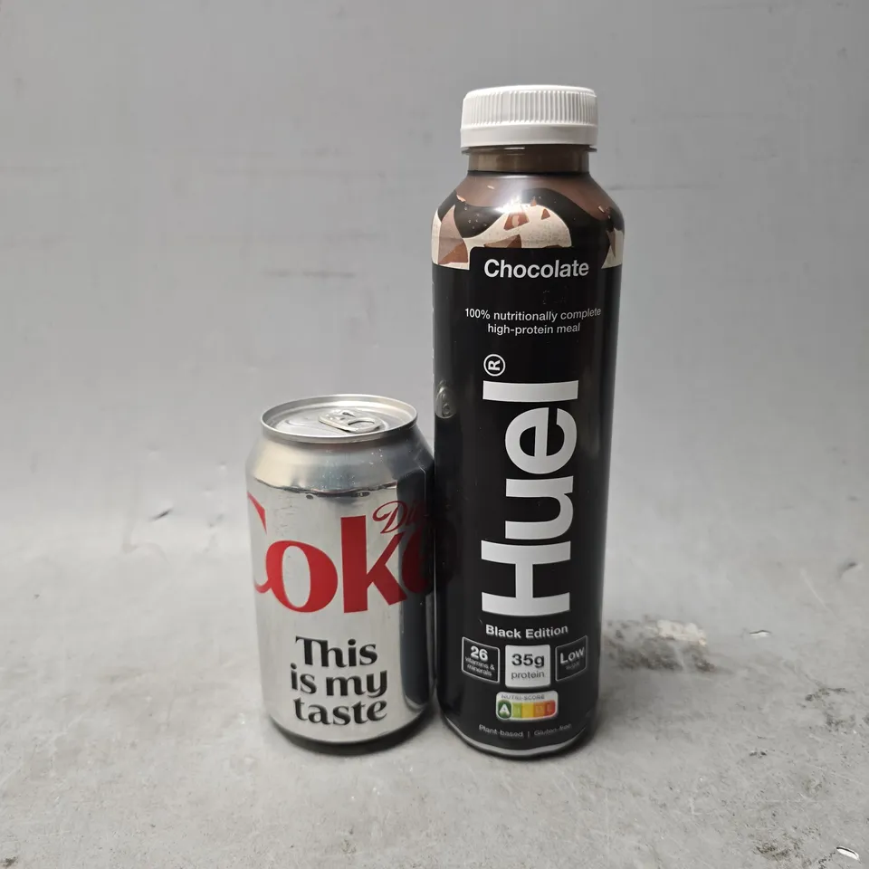 APPROXIMATELY 15 ASSORTED DRINK ITEMS TO INCLUDE - HUEL CHOCOLATE , DIET COKE 
