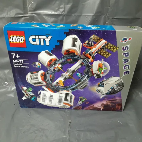 LEGO CITY MODULAR SPACE STATION WITH SPACE SHUTTLE TOY 60433