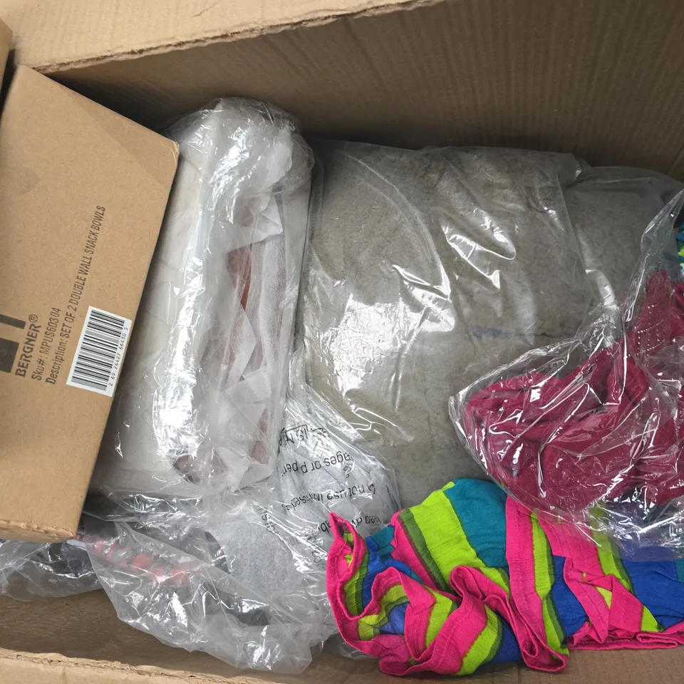 BOX OF APPROXIMATELY 15 ASSORTED HOUSEHOLD ITEMS TO INCLUDE CLOTHING IN VARIOUS STYLES AND SIZES, ETC