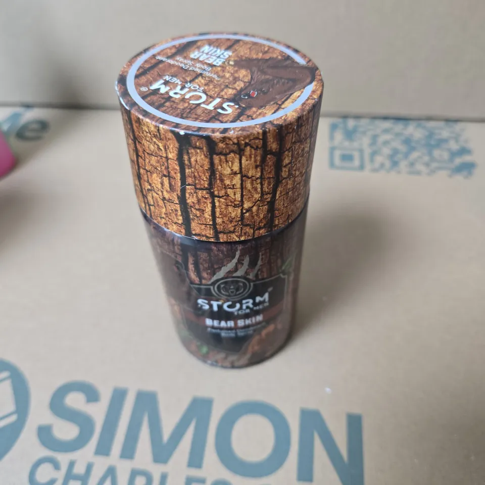 APPROXIMATELY 12 ASSORTED AEROSOLS INCLUDING MITCHUM DEODORANT , CLUB DE NUIT BODY SPRAY AND STORM BEAR SKIN DEODORANT 