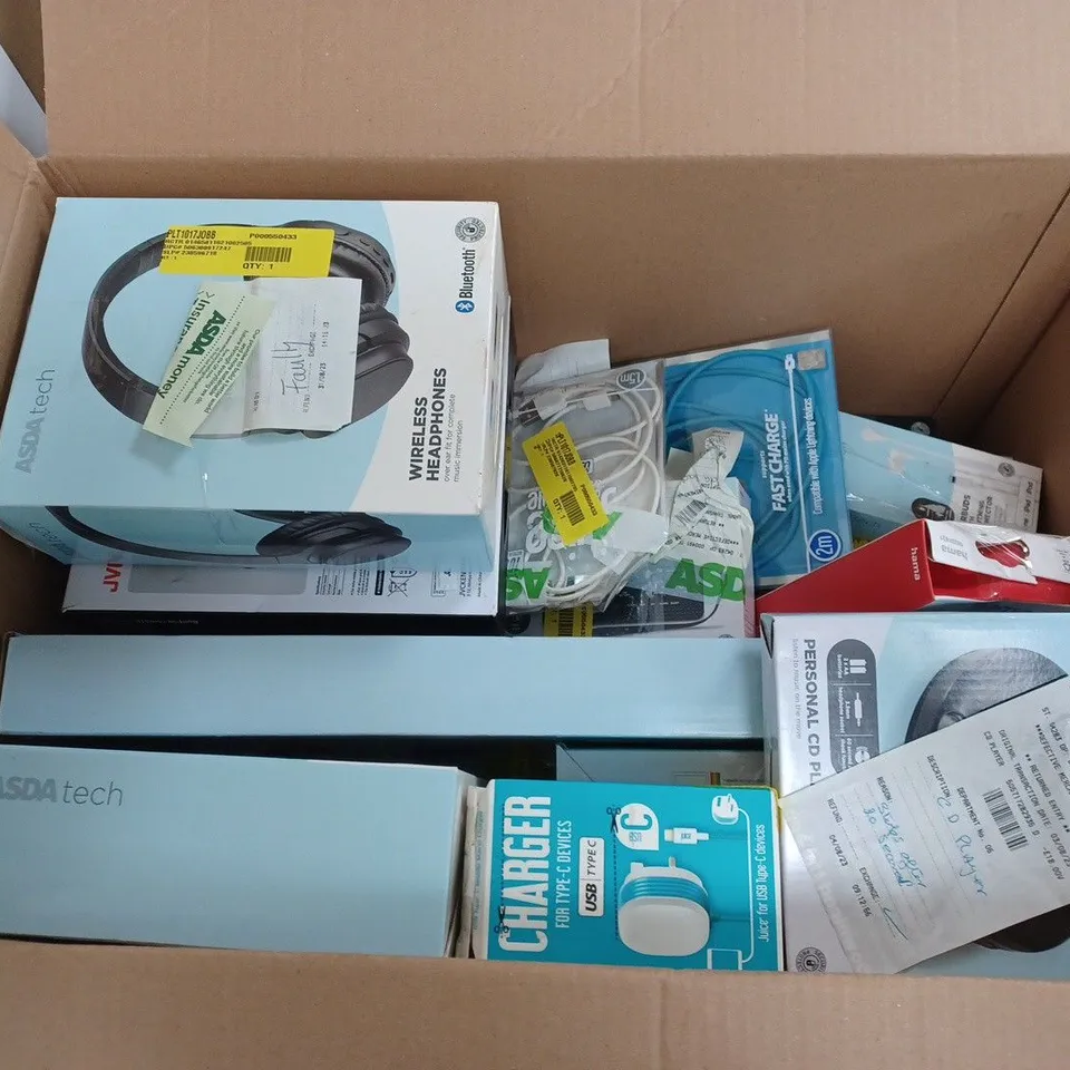 APPROXIMATELY 20 ASSORTED ELECTRICAL ITEMS TO INCLUDE TRUE WIRELESS EARBUDS, KEYBOARDS, WIRELESS SPEAKER, ETC