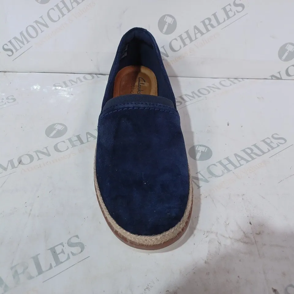 BOXED PAIR OF CLARKS SERENA SUEDE LOAFERS IN NAVY SIZE 5
