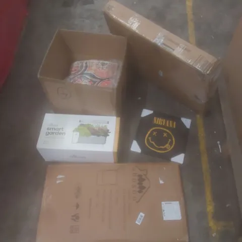 PALLET OF ASSORTED HOUSEHOLD ITEMS AND CONSUMER PRODUCTS TO INCLUDE; FOLDING TABLE, BATHROOM CABINET, WALL DECOR, UMBRELLA ETC