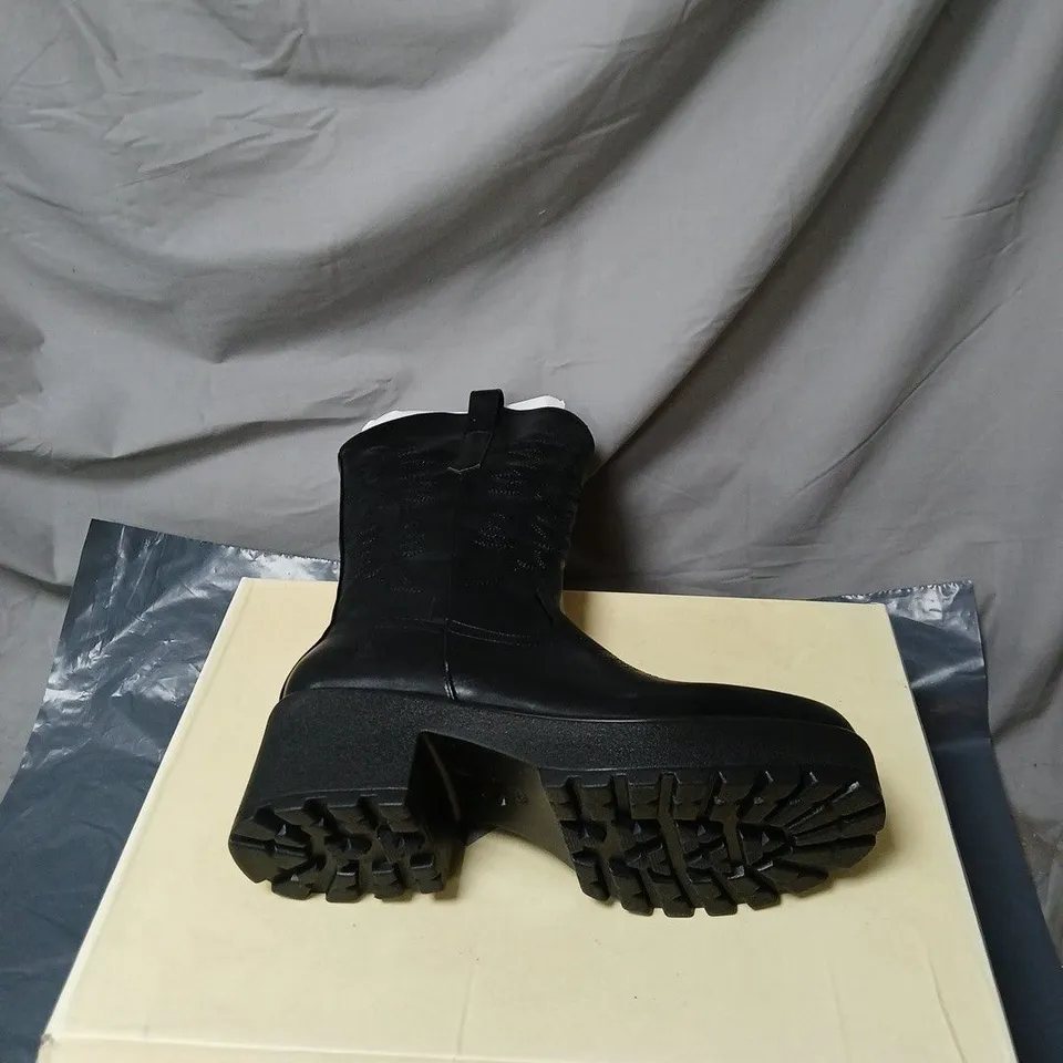 KOI WINTU LONG CHUNKY WESTERN BOOTS BLACK BOXED SIZE 10