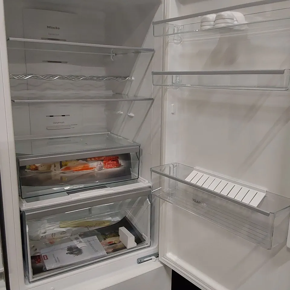 MIELE KFN 4374 ED WH NO FROST FRIDGE FREEZER, 60/40, WHITE, E RATED