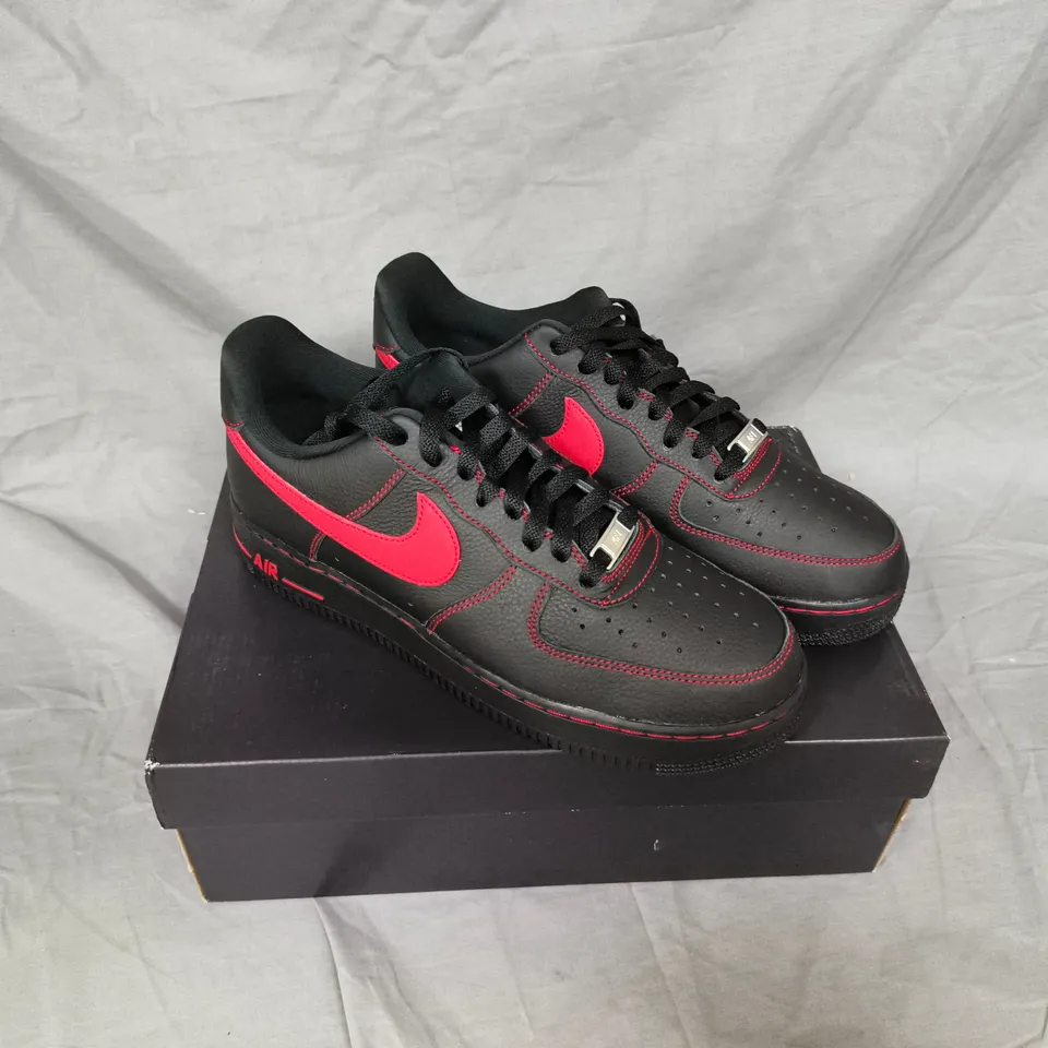 NIKE AIR FORCE 1 LOW SNEAKERS – BLACK WITH RED SWOOSH SIZE 8 UK