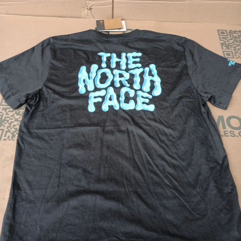 THE NORTH FACE DRIP TEE IN BLACK - LARGE