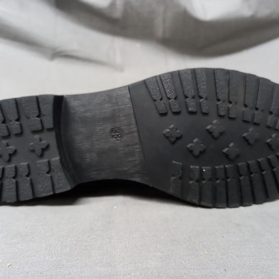 BOXED PAIR OF FIRETRAP MYSTIC BOOTS IN BLACK UK SIZE 5